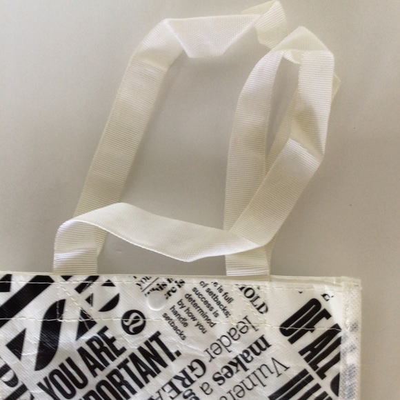 LULULEMON MANIFESTO REUSABLE TOTE SMALL - Picture 8 of 10